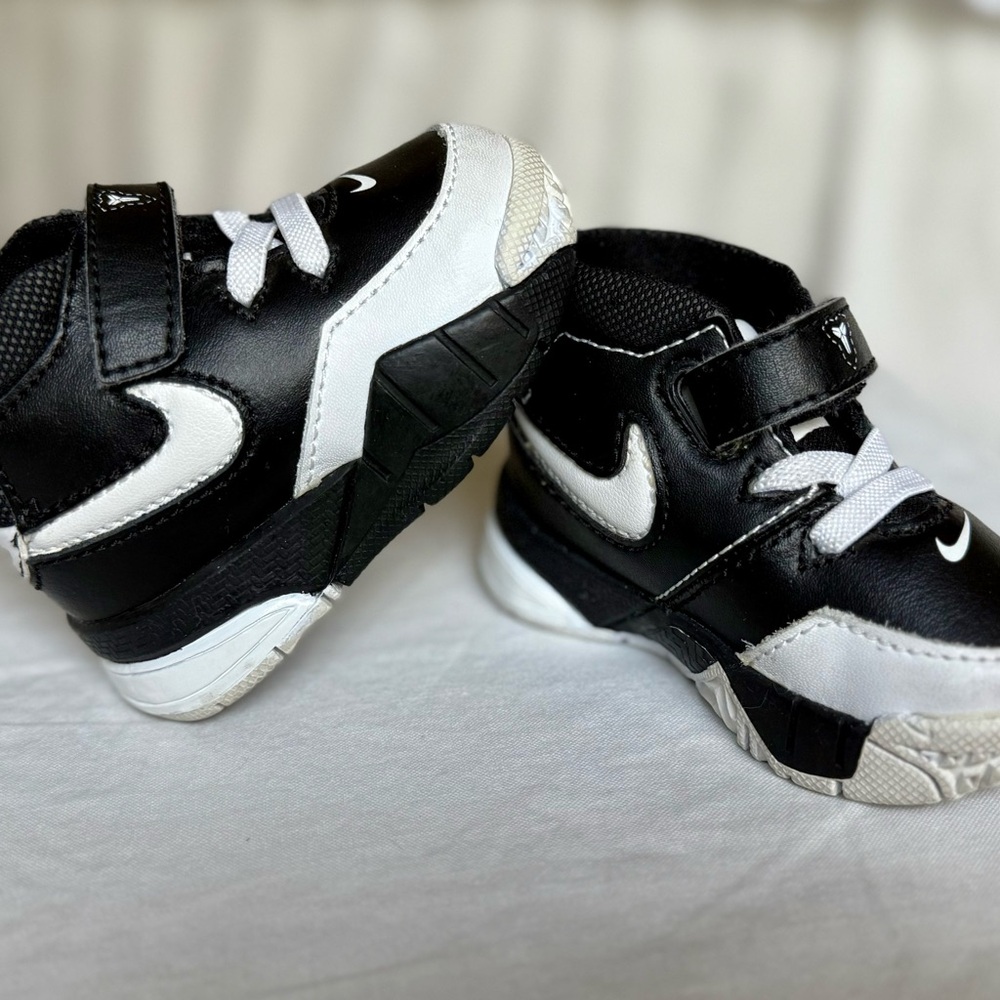 Nike Kids Black and White Sneakers